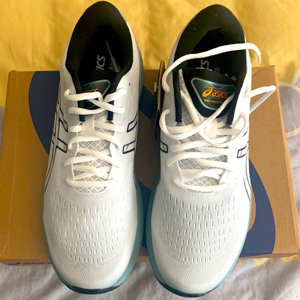 New in box ASICS Gel-Excite 9 shoes 9.5